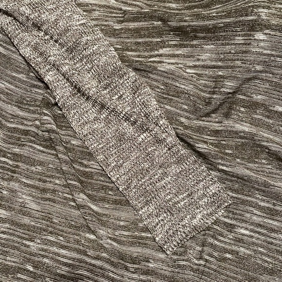 intro. Sweater - Picture 4 of 6